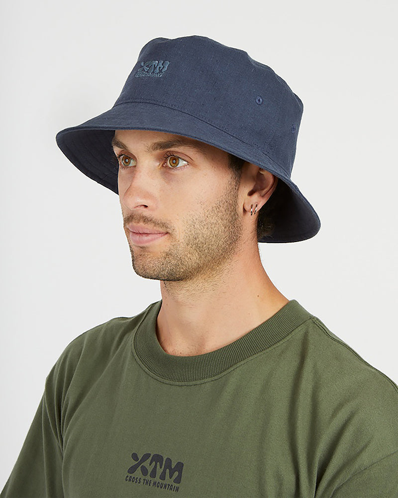 Man wearing the Indigo XTM Sundew hemp-cotton bucket hat, three-quarter view