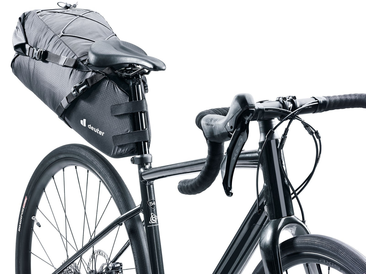 Deuter Mondego SB 16 mounted behind the saddle of a black drop-bar bike