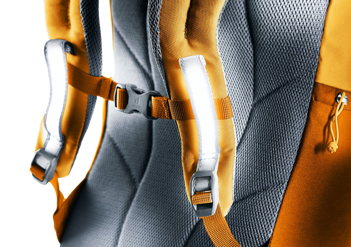 Reflective details on the Deuter Waldfuchs 14 shoulder straps catching the light