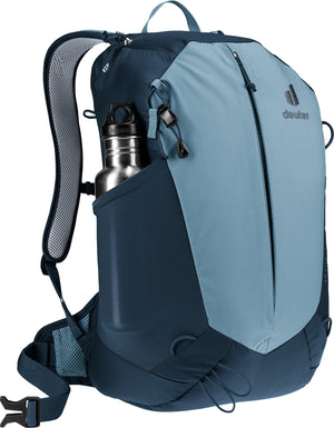 Deuter AC Lite 17 in Atlantic Ink with a water bottle stowed in the side pocket