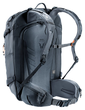 Deuter Freerider 22 SL rear three-quarter view of the harness, hip fins and stabiliser straps