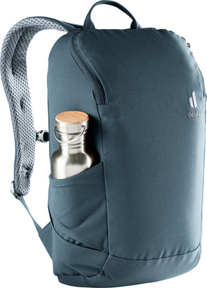 Deuter Stepout 16 with a steel drink bottle in the stretch side pocket