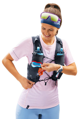 Runner reaching into a shoulder pocket of the Deuter Traick 5 SL