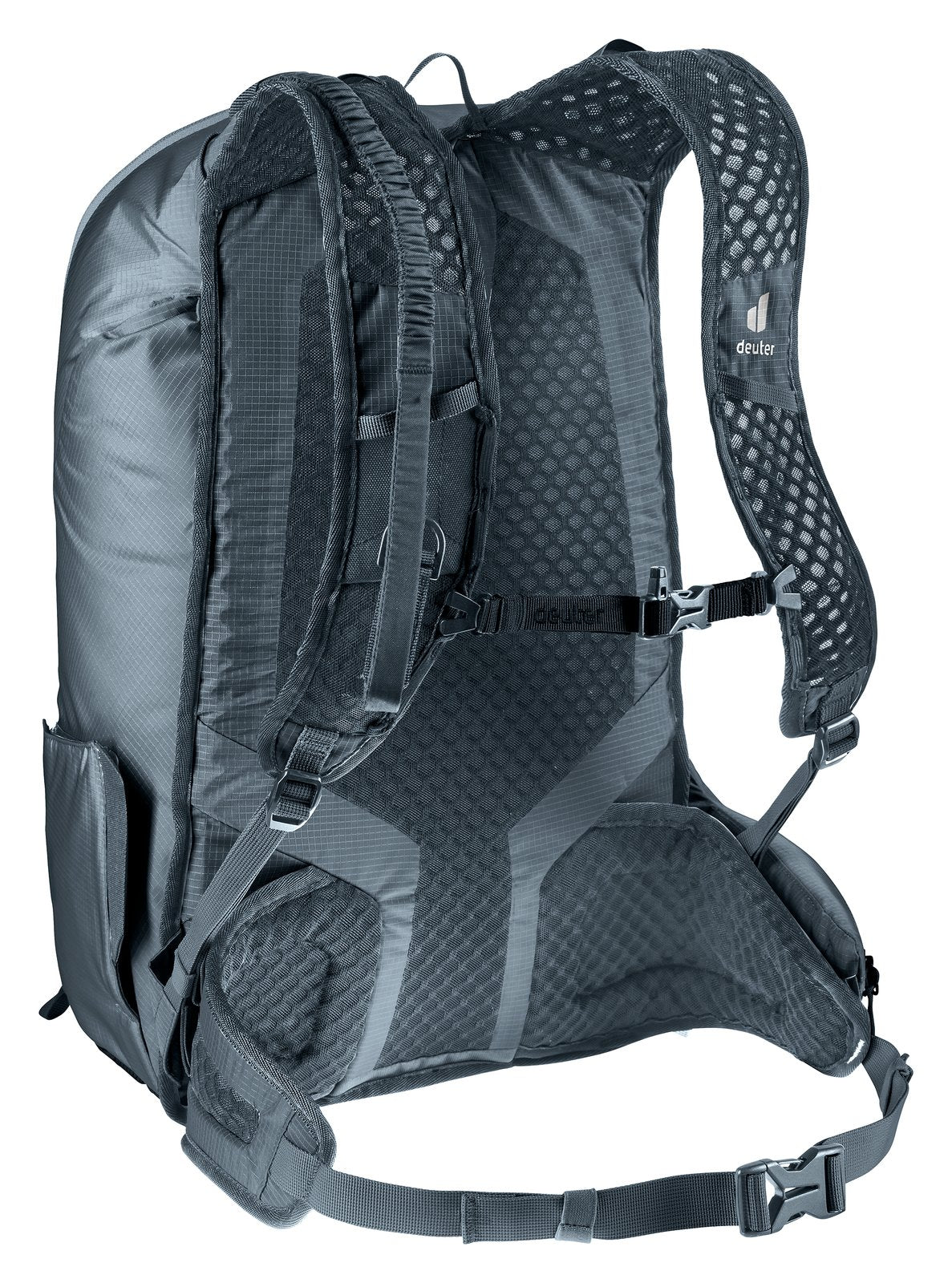 Deuter Updays 26 rear three-quarter view of the ventilated shoulder straps and sternum strap