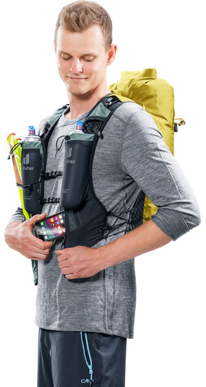 Man wearing the Deuter Vertrail 16, reaching into the shoulder strap pocket