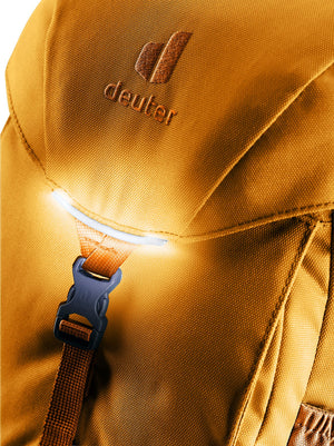 Reflective strip on the lid of the Deuter Waldfuchs 14 lit up